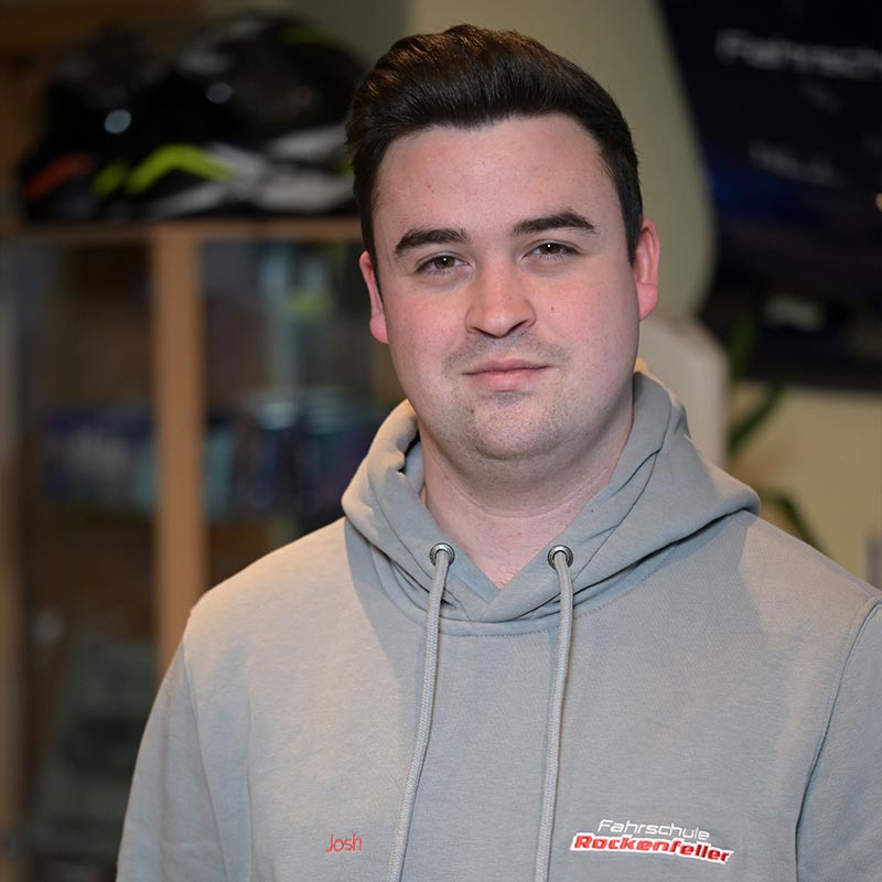 Josh, Fahrlehrer