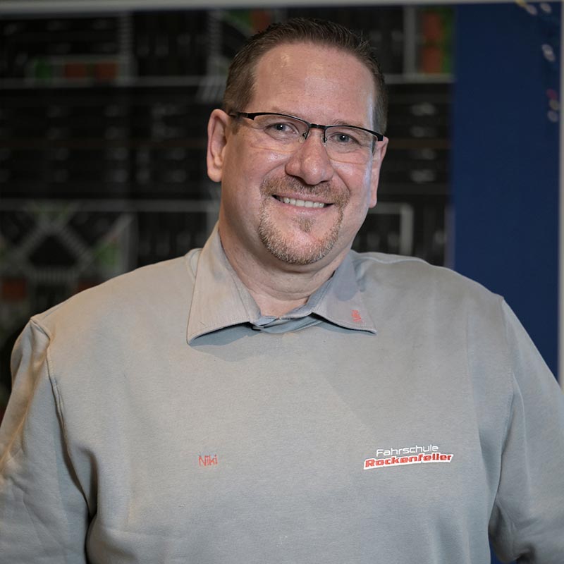 Niki Ewald, Fahrlehrer